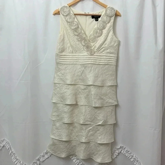 Women’s R&M Richard’s Low Cut Ruffled Semi Formal Dress Cream Size 10 EUC - Picture 1 of 8
